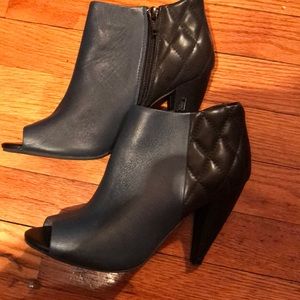 Seychelles Blue/Black quilted booties